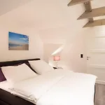 Reetdachhaus Norderdeich Reetdachhaus Norderdeich 17 *