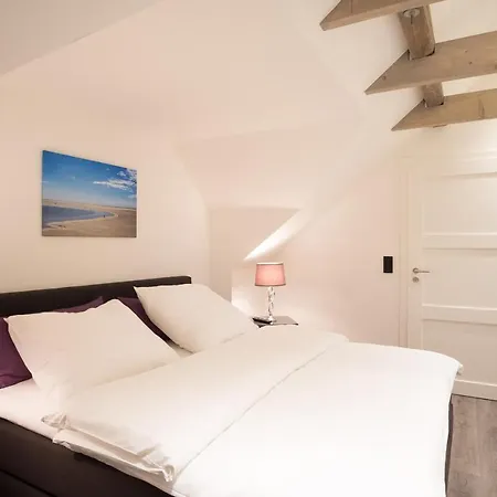 Reetdachhaus Norderdeich Reetdachhaus Norderdeich 17 *